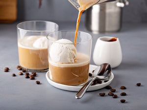Sadece 2 Malzemeli İtalyan Usulü Affogato (Espresso'lu Dondurma) Tarifi