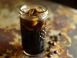 Makinesiz, Ekipmansız Kahve Tarifi: Reçel Kavanozunda Cold Brew